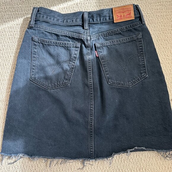 Levi's Black Denim Skirt - Picture 4 of 4
